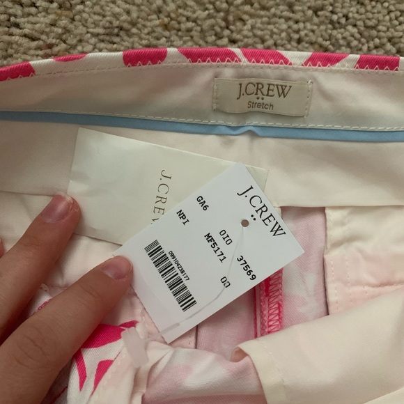 NWT J CREW PINK FLORAL CHINO SHORTS 3” INSEAM SIZE 00 - Picture 3 of 4